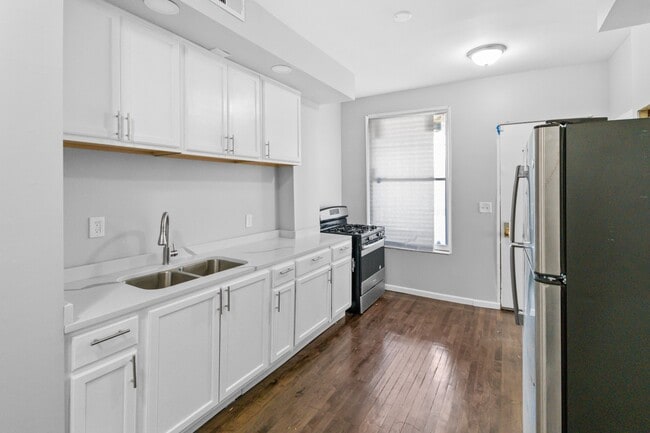 Building Photo - Spacious 3-Bedroom | 1-Bath | Shared Laund...