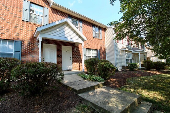 Foto del edificio - 577 Pheasant Run Cir