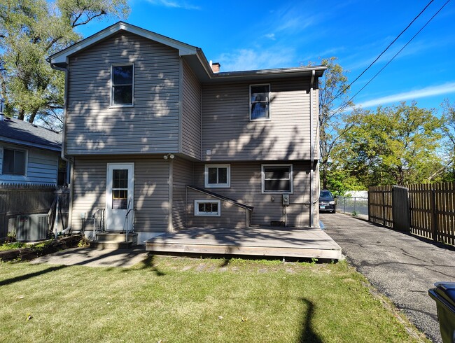 Foto del edificio - 35W325 Lambert Ave