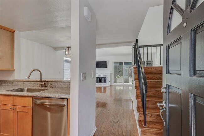 Foto del edificio - 2191 Canyon Dr