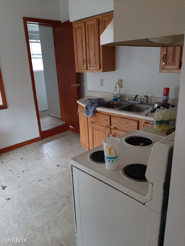 Building Photo - 2 br, 1 bath Townhome - 8.5 Elm Street