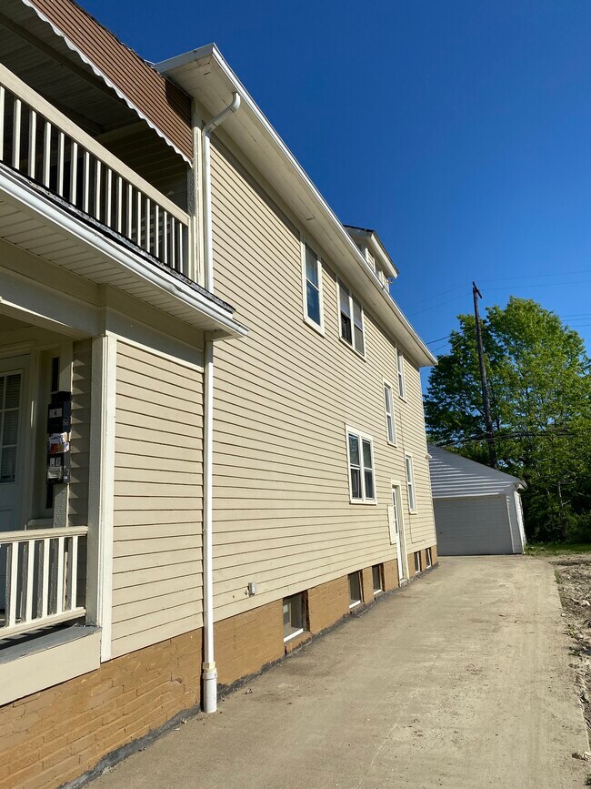 Building Photo - 3333 Desota Ave