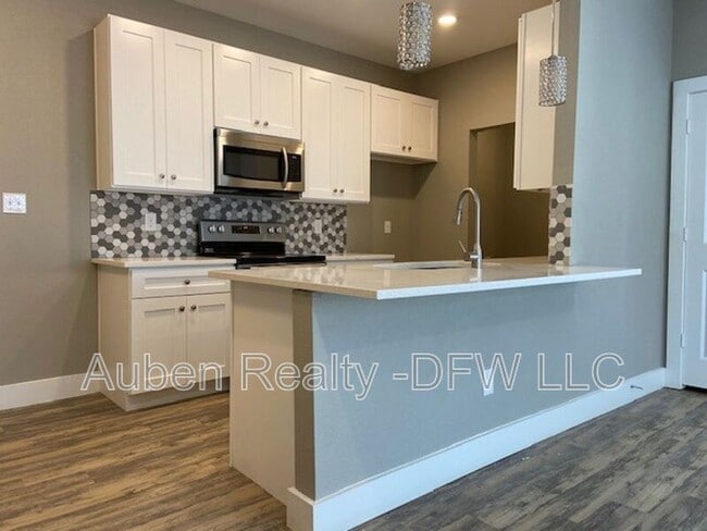 Foto del edificio - 8008 Doreen Ave