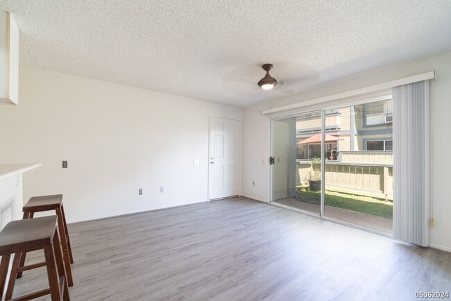 Foto del edificio - Cozy Ground Floor 1BR/1BA/1PKG unit in Sun...