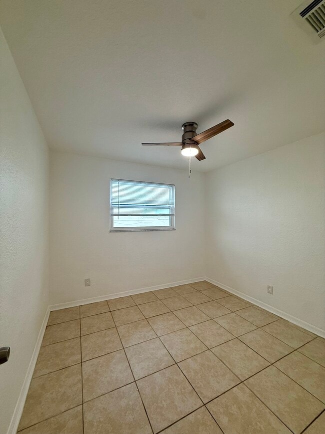 Building Photo - 436 Auburn Dr