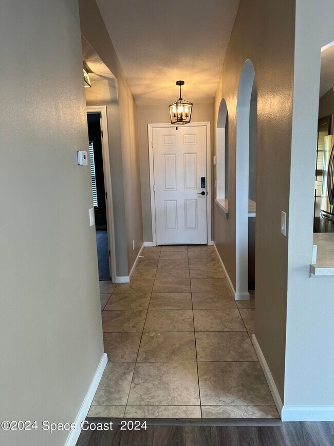 Building Photo - 745 Luminary Cir