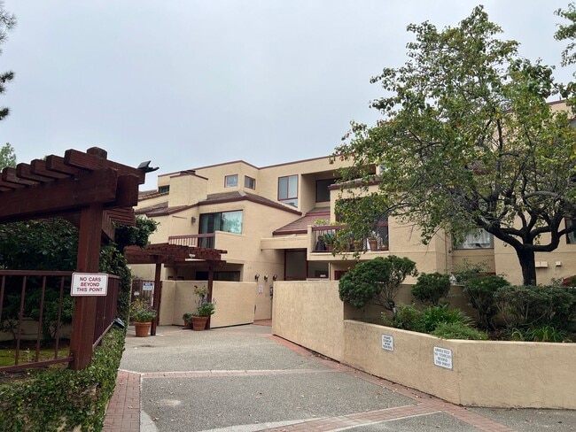 GATED COMMUNITY WITH POOL & HOT TUB NESTLE... - GATED COMMUNITY WITH POOL & HOT TUB NESTLE... House