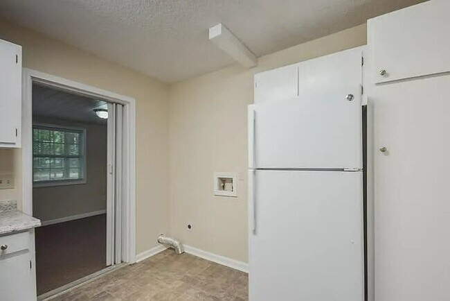 Foto del edificio - 105 Fallsbury Rd