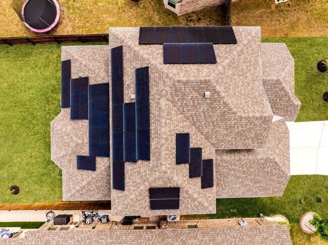 Foto del edificio - Charming Two-Story Home in Serene Cul-de-S...