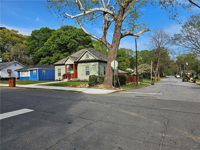 Foto del edificio - 198 Wellington St SW