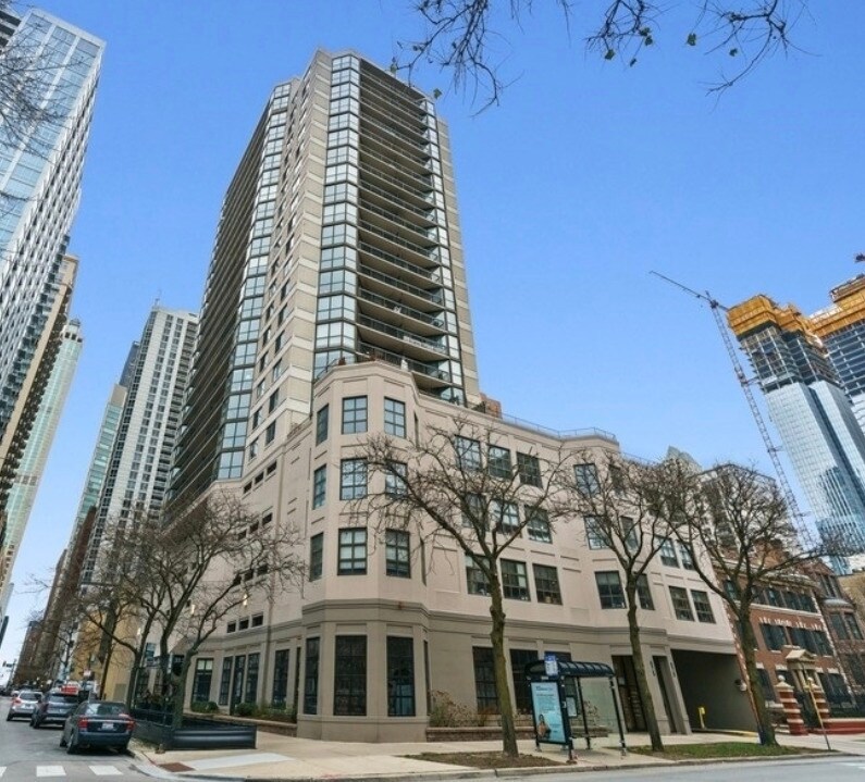 Primary Photo - 33 W Delaware Pl
