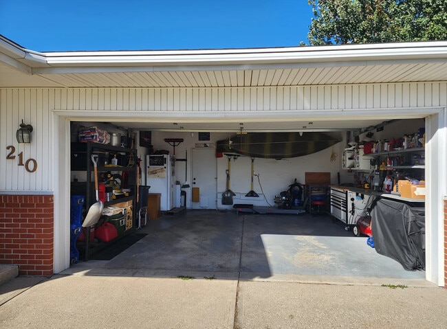 Building Photo - 210 NE 12th Street Pl