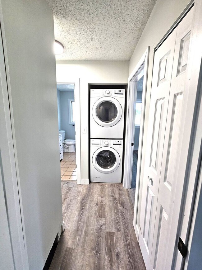 Foto del edificio - Newly Remodeled 2 Bedroom, 1 Bath — Pet Fr...