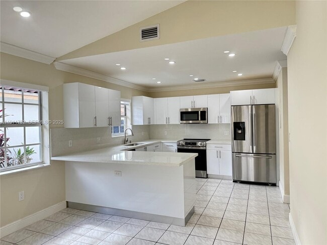 Foto del edificio - 5443 SW 143rd Ct