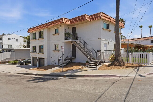 Foto del edificio - 211 Avenida Monterey