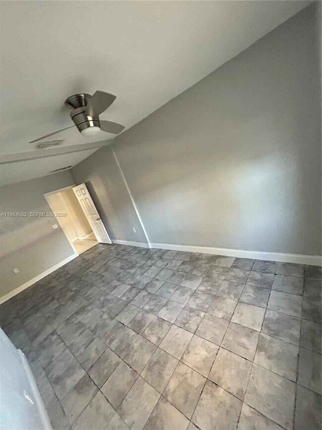 Foto del edificio - 21 NW 60th St