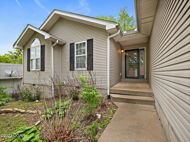 Building Photo - 3317 S Jackson Ave