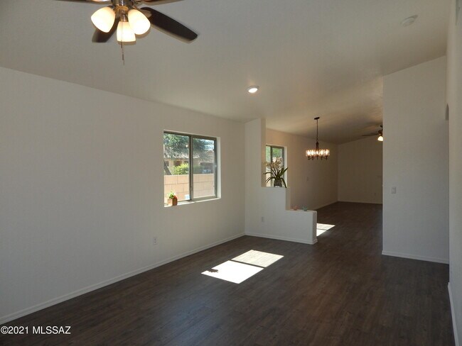 Foto del edificio - 2340 W Golden Hills Rd