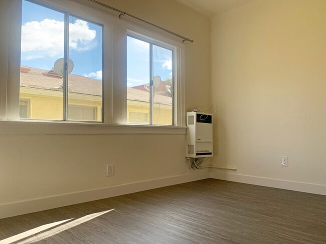 Building Photo - 1623 Mariposa Ave