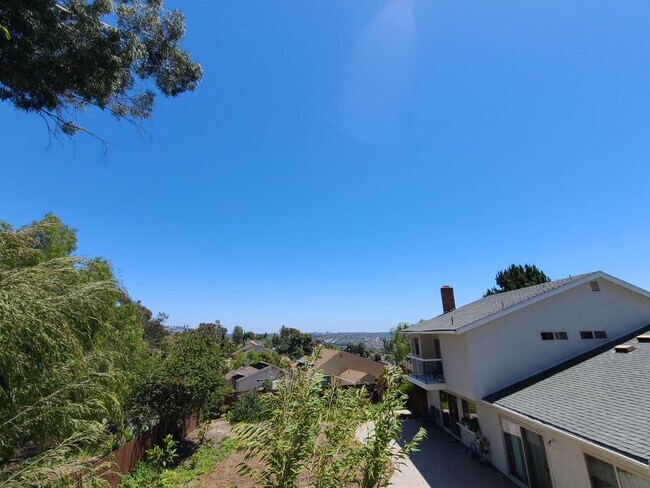 Foto del edificio - Tierrasanta Home with Gorgeous Views of Tr...