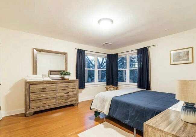 Building Photo - 19 Pershing Ave