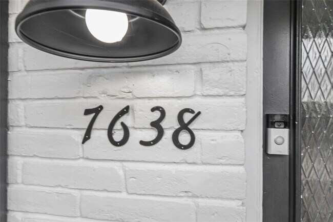 Foto del edificio - 7638 Parker Rd