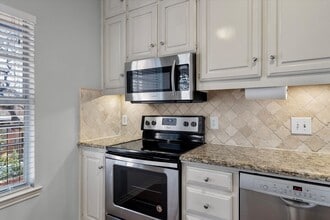 Building Photo - 2408 Enfield Rd