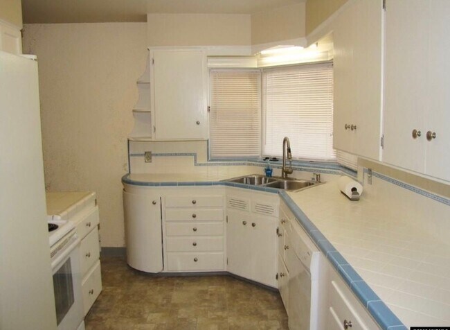 Foto del edificio - Available Mid-April – Beautiful 3 Bedroom Home on Hunter Lake Drive