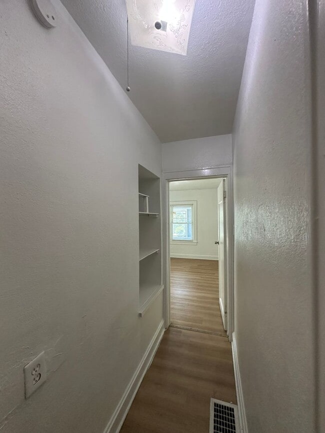 Building Photo - 3607 E 61st St