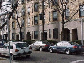 Building Photo - 102 Willow St