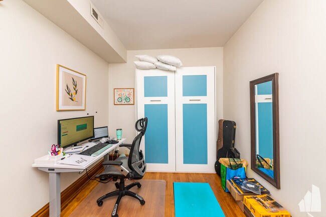 Foto del edificio - 3716 N Racine Ave