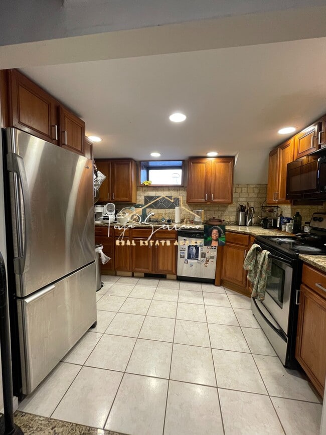 Building Photo - 22 Sussex St