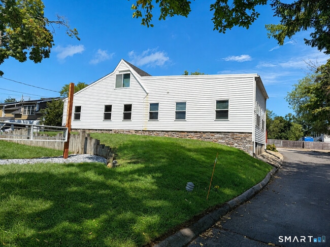 Building Photo - 311 Racebrook Rd