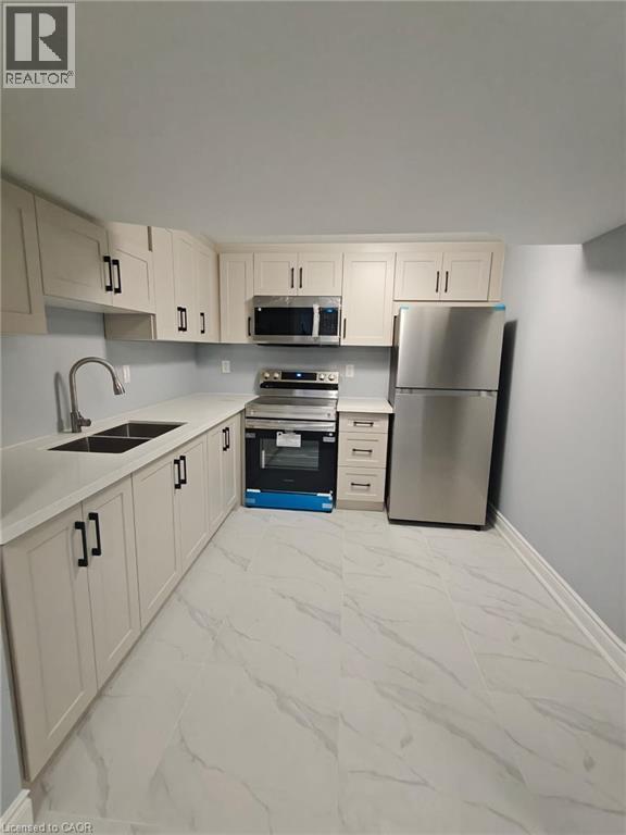 Building Photo - 28 Crossmore Cres