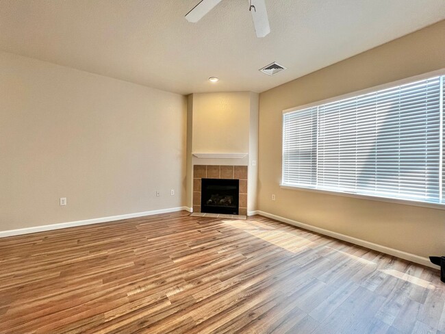 Foto del edificio - Newly Renovated 2-Bedroom, 2-Bathroom Cond...