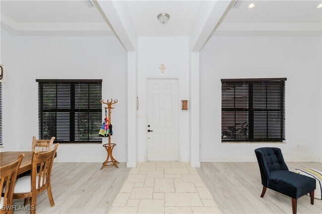 Building Photo - 5169 Roma St S