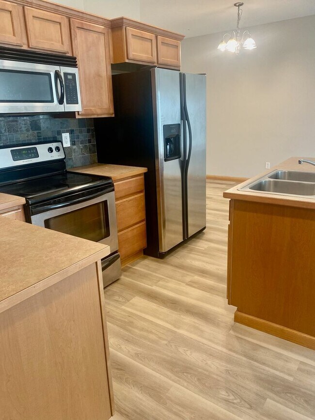 Building Photo - 512