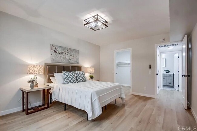 Building Photo - Fully Remodeled 2BR Condo with Designer Fi...