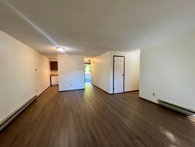 Foto del edificio - Newly Updated Duplex (Unit A) - Water incl...