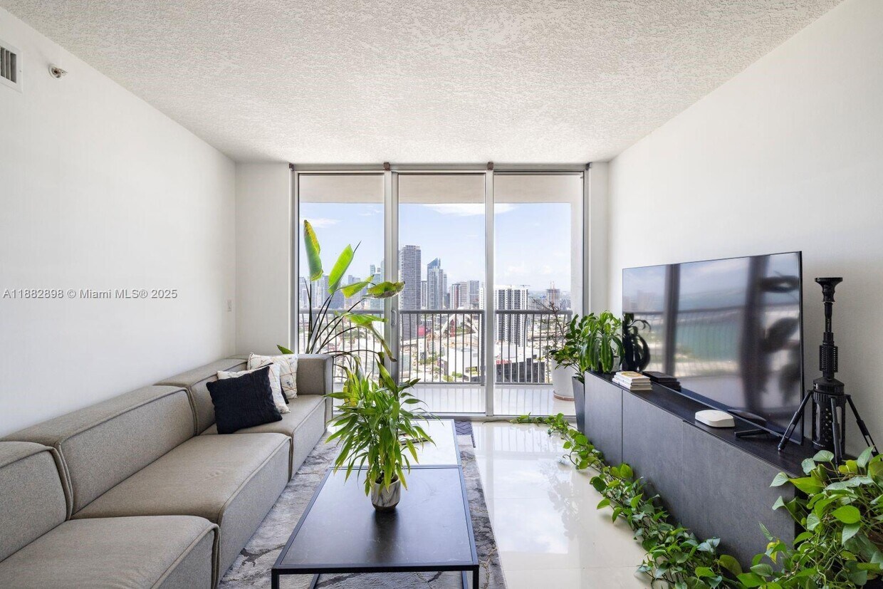 Foto principal - 1750 N Bayshore Dr