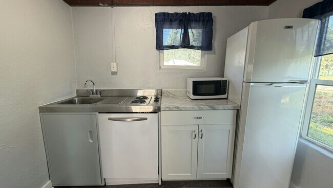 Foto del edificio - 14035 W River Rd