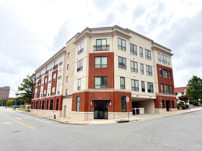 Exterior - 411 W Washington St