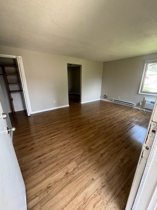 Building Photo - 513 S Coventry Dr