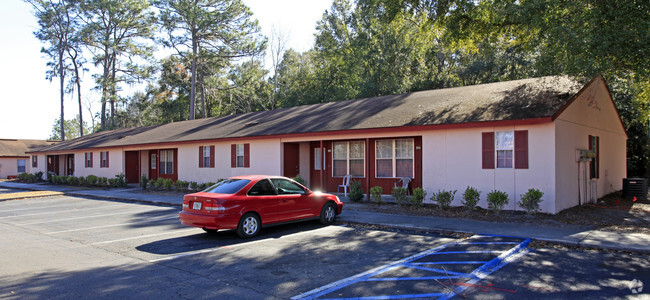 Building Photo - Village Oaks Apartments II