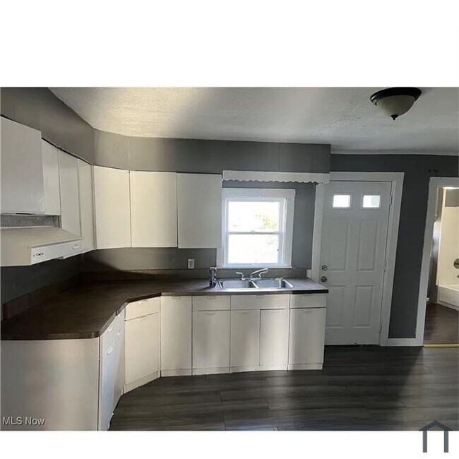 Foto del edificio - 7612 Colgate Ave