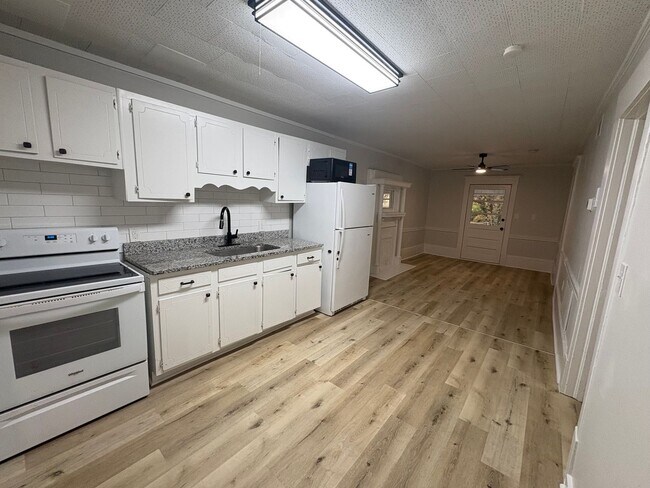 Foto del edificio - 2423 Patria St