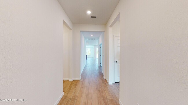 Building Photo - 149 Creek Pebble Dr