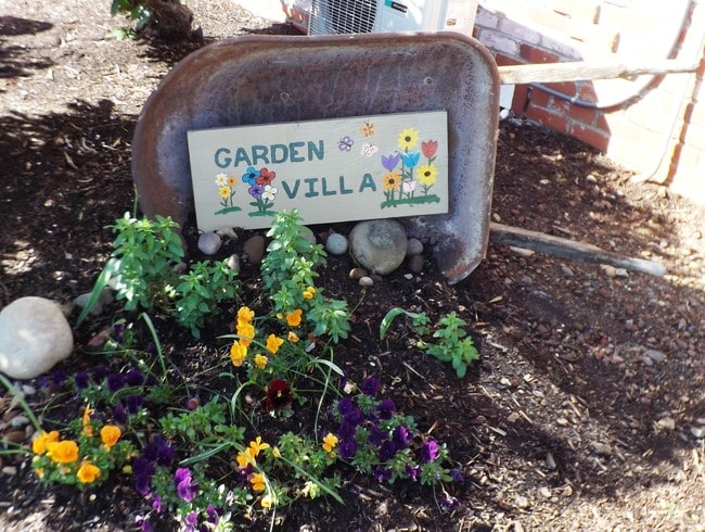 Building Photo - Garden Villa