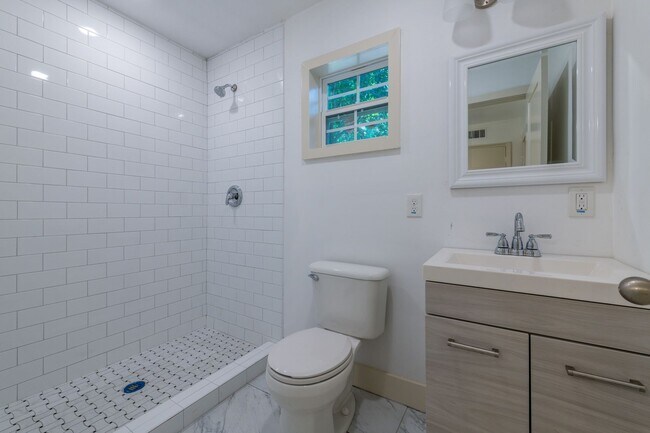 Foto del edificio - 3213 Hampton Road