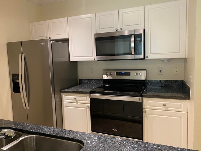 Building Photo - 580 S Sapodilla Ave